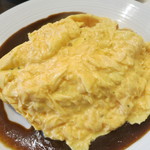 レストランツムラ - スプーンで割るとトロリと卵が広がります！うわ〜♪