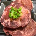 炭火焼肉いちゃりば兄弟 - 厚切り牛タン