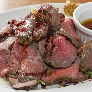 自家製ローストビーフや海鮮カルパッチョなど◎多彩な一品料理