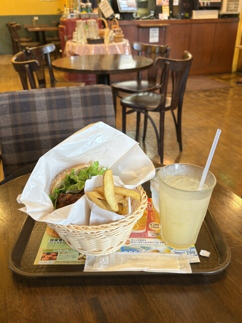FRESHNESS BURGER Sapporo Nishi 28 Chome Ten photo 2