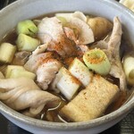 藤店うどん - つけ汁に七味をぱっぱと