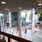 ロイヤルホスト - 窓側からアーケードがよく見えます