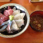 まぐろやさん 柳橋 - 海鮮三種丼（鱸、鰤、秋刀魚）