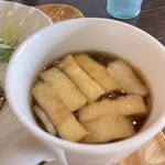 ココンダ - ランチの味噌汁油揚げ、わかめ、冬瓜入り