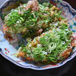 道頓堀 赤鬼 - "御好燒（おこのみやき）"の等類（たぐひ）、切斷（ふたつに）
