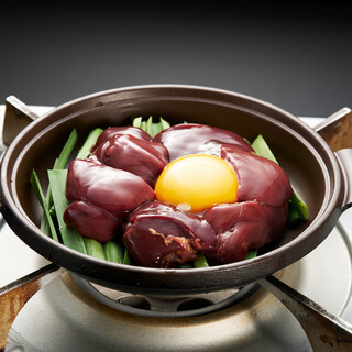 稀少な馬レバー刺し&目の前で仕上げるレバ煮ラ◆充実のもつ料理