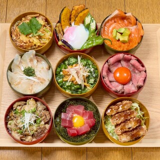 お好みの丼をチョイス！お子様連れも