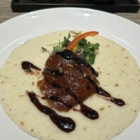 中国料理 礼華 四君子草 - 北京ダックとパプリカ　クレープ包み