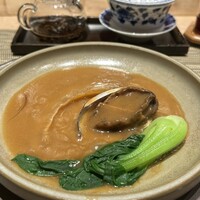 中国料理 礼華 四君子草 - フカヒレと鮑の醤油煮込み