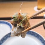 眞善美 - 一口でいただき、鱧、鮑、ジェーマーソースの口の中で奏でられるハーモニーを楽しみます。♪♬