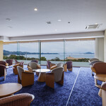 うめ丸旅館 - 鳴門海峡を一望出来るロビー