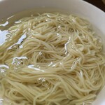 自家製麺 らぁ麺はち - 細麺だけど、しっかり締められたコシが強い麺です♪