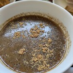 自家製麺 らぁ麺はち - 節の効いた醤油ベースのつけ汁