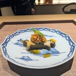 眞善美 - 黒鮑（栃木大洗）：350ｇと大ぶりな黒鮑を 鮑の肝を裏ごししてオイスターソースと合わせたソースでいただきます。