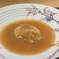 眞善美 - 気仙沼 モウカザメのフカヒレ：繊維が太く、シャンパンソースとオイスターソースで仕上げてあります。こちらも間違いなく 美味しィ～！ ですネ。 途中からレタス炒飯にかけて美味しく頂きました。