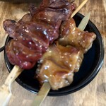 関内もつ肉店 - 串焼き