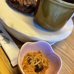 塊肉 石窯焼 肉's Kitchen きたうち - 一品のなめこ。