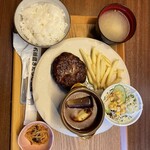 塊肉 石窯焼 肉's Kitchen きたうち - ハンバーグ(160g)＆ビーフシチュー(ハーフ)！1800円。
