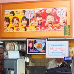 味楽 - 厨房の提供口も賑やか。