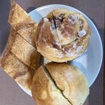 cafe de MOU - シナモンロール、コーンパン