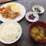 Enjoy this lunch staple with Okamoto's original ginger sauce! !