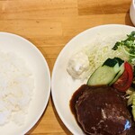 ハンバーグとコーヒーの店 ティールームドッグハウス 早良店 - 