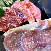 焼肉 べこ亭 たまプラーザ本店 - ハラミ、カルビ、塩タン、豚肩ロース