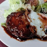 うさぎの森 - 『デミソースと目玉焼き添えのハンバーグ』1,680円