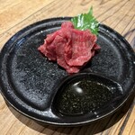 焼肉ホルモン 風土. - 昆布〆タン刺し、塩ダレで！