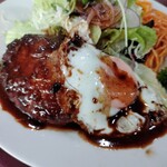 うさぎの森 - 『デミソースと目玉焼き添えのハンバーグ』1,680円