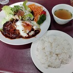 うさぎの森 - 『デミソースと目玉焼き添えのハンバーグ』1,680円