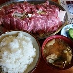 かつみ食堂 - 生ラムジンギスカン定食(お肉は2人前)。