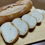 フランスベ－カリー - 『フランスパン（ハーフサイズ）』２７０円　中身はフランスパンじゃない