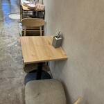 パン商店MAS - 店の奥にあるイートインスペース