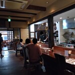 omo cafe - 木の温もりを感じられ、落ち着いた雰囲気の店内～!!( ^o^)ﾉ