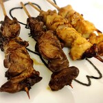 日本一 - 料理写真:左側が期間限定100円のレバー串