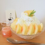 NOA COFFEE - 【2025.08】台湾かき氷・生桃ミルク(税込1,300円)