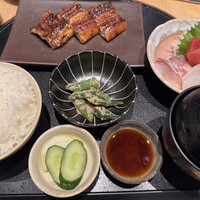 うなぎ四代目菊川 東京駅黒塀横丁店 - 