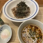 夢庵 - 料理写真:旨辛・牛もつつけそば【大盛り】   半熟玉子単品