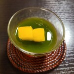 御宿伊勢屋 - 抹茶ゼリーとマンゴー。マンゴーがすごく甘くて濃厚で、渋いゼリーとマッチしています。上品な逸品です