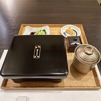 割烹蒲焼 横浜八十八 吉田町店 - うな重 天丸（1尾半）