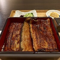 割烹蒲焼 横浜八十八 吉田町店 - うな重 天丸（1尾半）