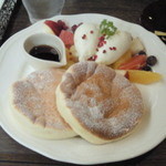 LANI cafe PLACE - トロピカルフルーツパンケーキ　￥１０５０（税抜き）