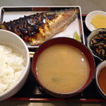 秋葉原旨い魚と焼酎.地酒 美味研鑽 TETSU - ランチ 黄金サバの塩焼き950円