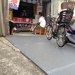 ジャンボたこ焼き よっちゃん - 店舗の雰囲気【娘（4歳）撮影】