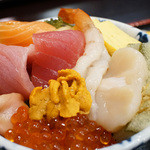 魚河岸処 仙 - 料理写真:海鮮丼（上）