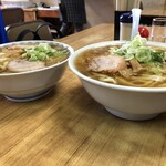 森田屋支店 - 向かって右が大盛り、左が普通盛り(720円)です。丼の大きさからして違うんですよ。