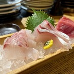 呑毛笑店 ゑぶり亭“ - 刺身3種盛り（マグロ・カンパチ・ヒラメ）