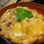 鶏三和 - 名古屋コーチン炙り親子丼950円