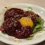 和風もつ料理 あらた - チレは初めて食べたが、とろとろで美味しすぎた。ユッケ風の味付け